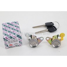 Toyota Corolla AE110 AE111 '95-'99 Door Lock L+R with Key | OE Part Number : L 69052-12460 R 69051-12460